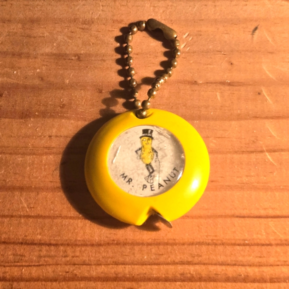VERY RARE PLANTERS MR. PEANUT ADVERTISING 36" MEASURING TAPE KEYCHAIN